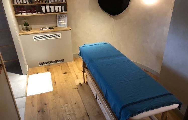 Photo of Bed and Bicycle ( La Péniche )